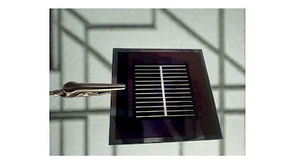 Tandem Pérovskites sur silicium, la technologie canadienne de WattByWatt testée par le CEA